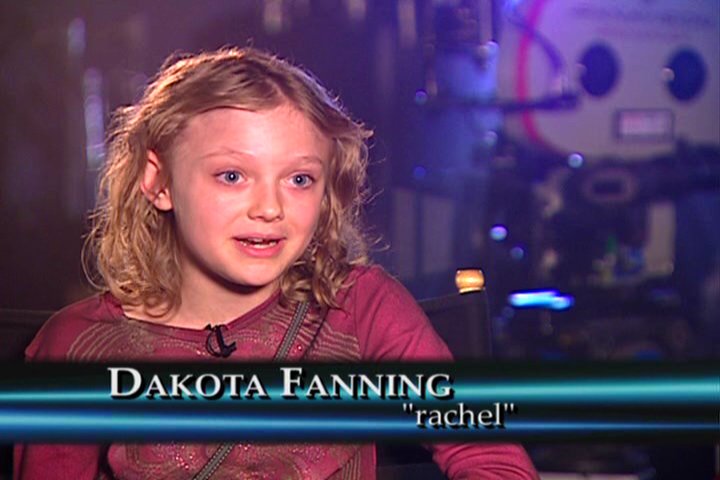 lovely-dakota-war-worlds-dvd-family-unit-042.jpg