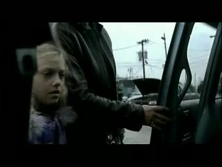 lovely-dakota-war-worlds-clip-01-15.jpg