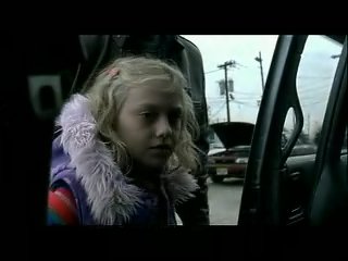 lovely-dakota-war-worlds-clip-01-16.jpg