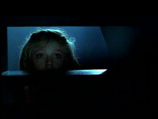 lovely-dakota-war-worlds-clip-02-03.jpg