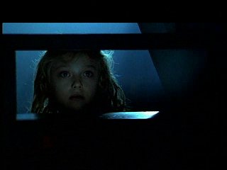 lovely-dakota-war-worlds-clip-02-04.jpg