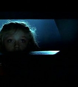 lovely-dakota-war-worlds-clip-02-03.jpg