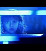 lovely-dakota-war-worlds-clip-02-05.jpg