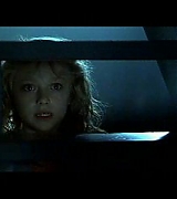 lovely-dakota-war-worlds-clip-02-06.jpg