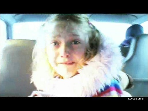lovely-dakota-war-worlds-japanese-trailer-09.jpg