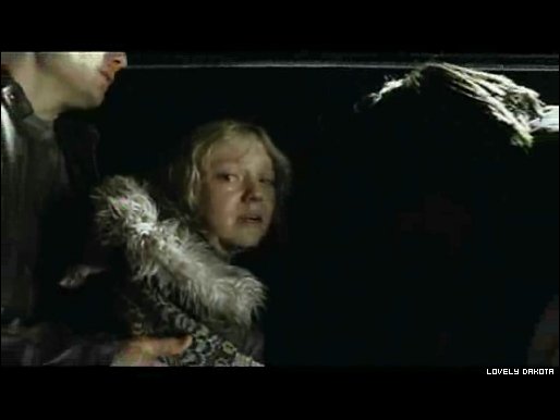 lovely-dakota-war-worlds-japanese-trailer-24.jpg