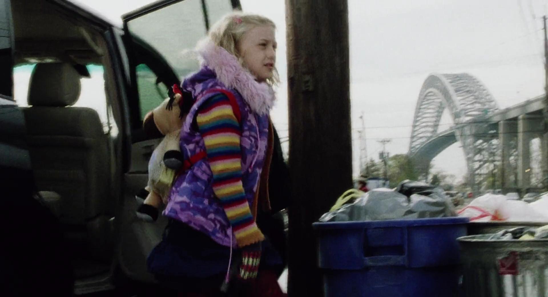 lovely-dakota-war-worlds-screen-capture-002.jpg
