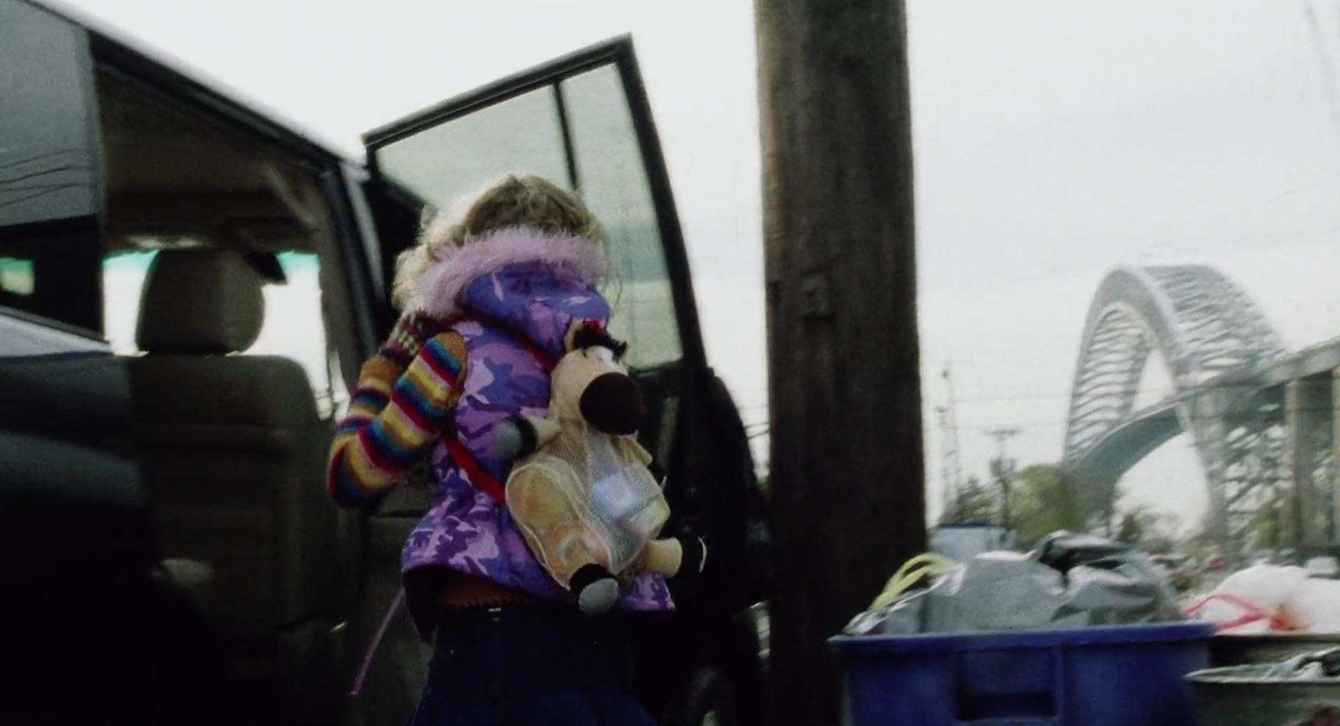 lovely-dakota-war-worlds-screen-capture-008.jpg
