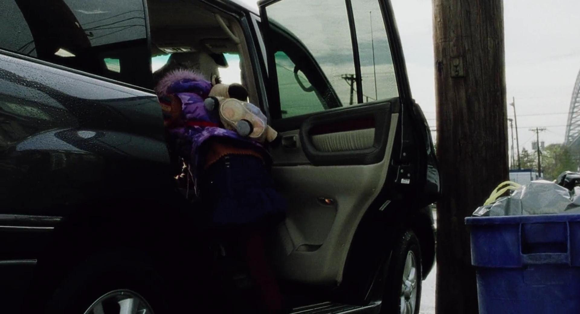 lovely-dakota-war-worlds-screen-capture-009.jpg