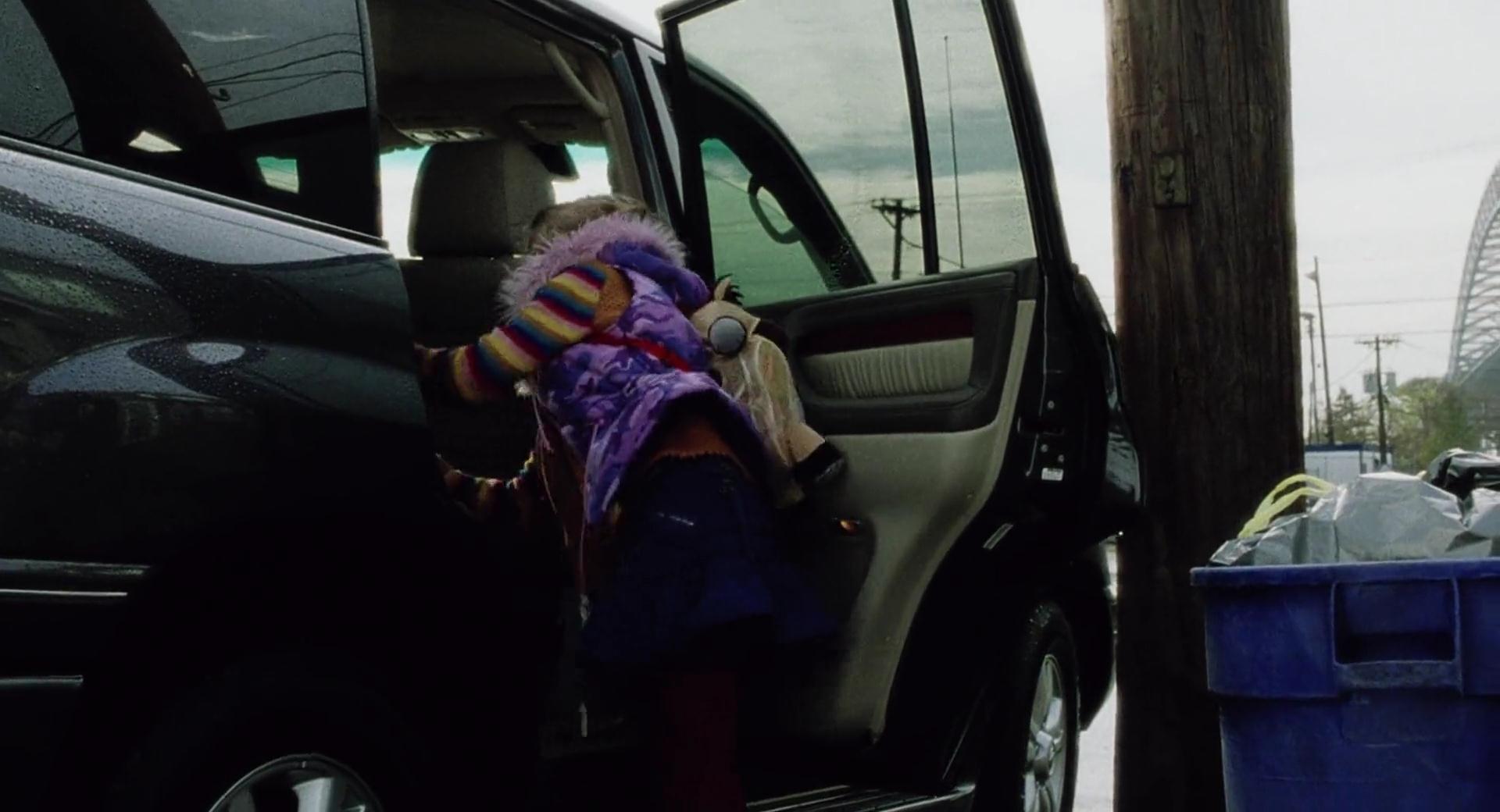 lovely-dakota-war-worlds-screen-capture-010.jpg