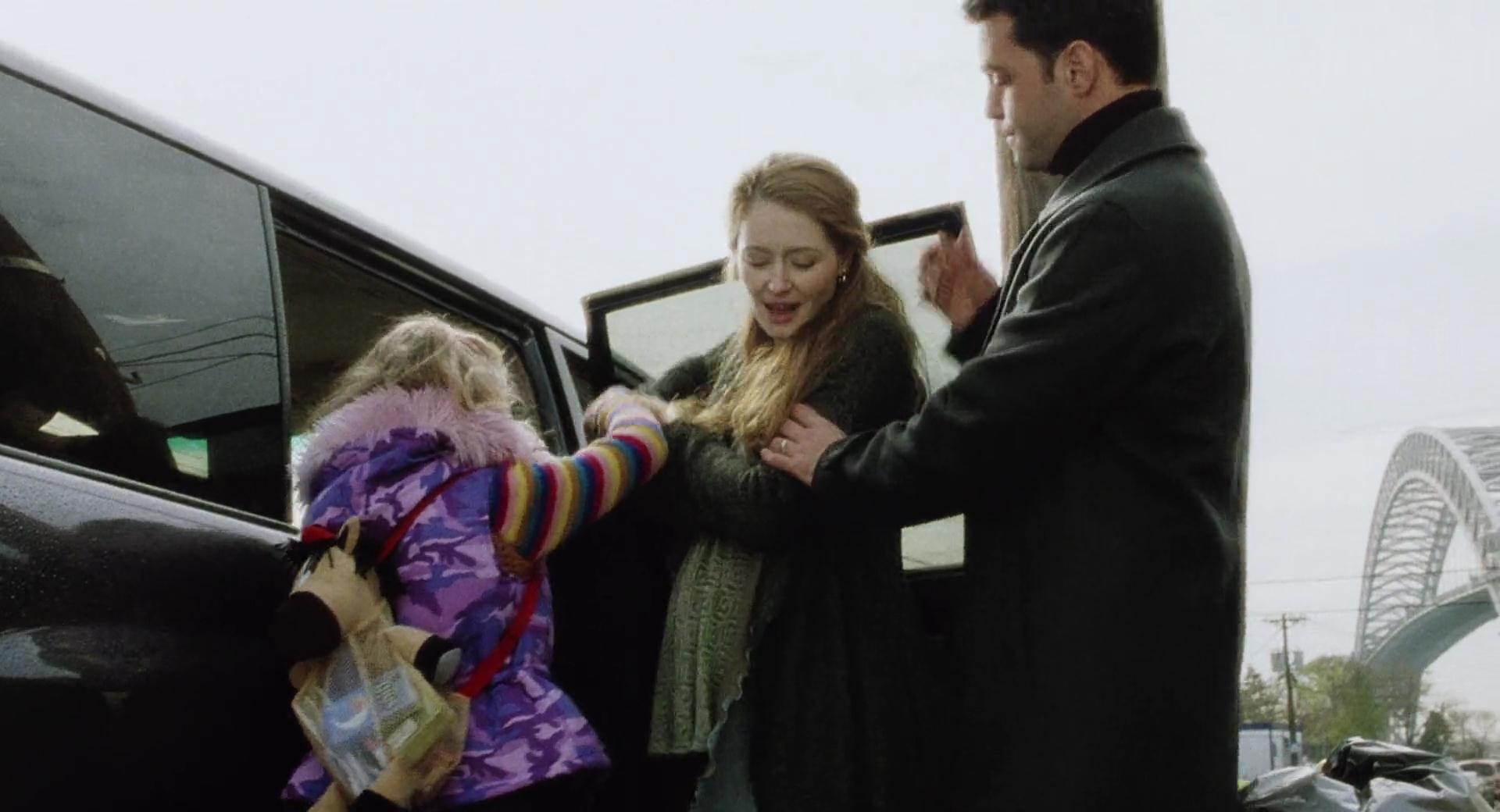 lovely-dakota-war-worlds-screen-capture-012.jpg
