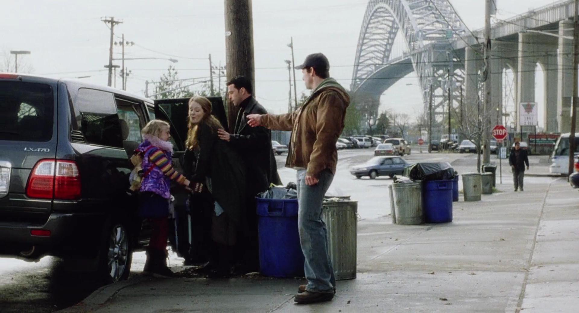 lovely-dakota-war-worlds-screen-capture-013.jpg
