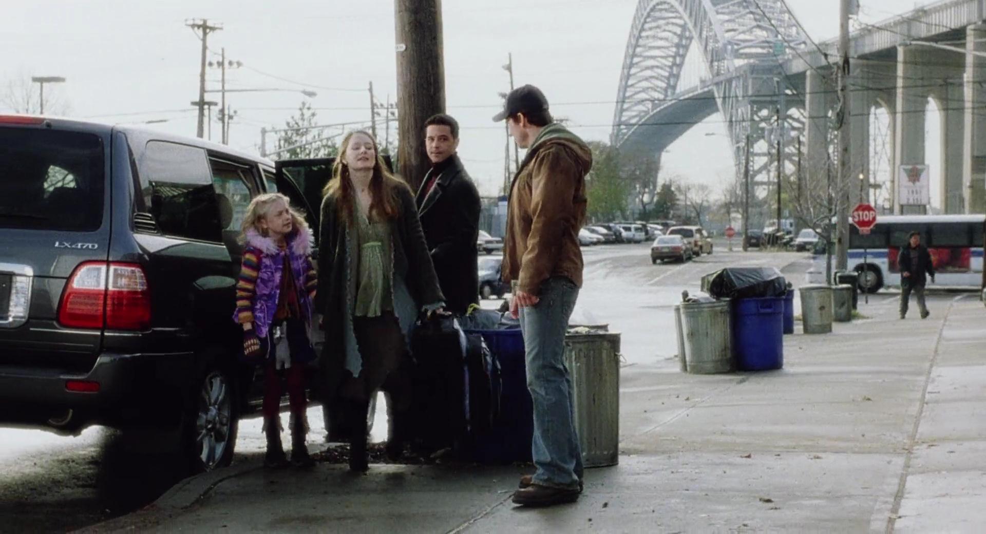 lovely-dakota-war-worlds-screen-capture-014.jpg