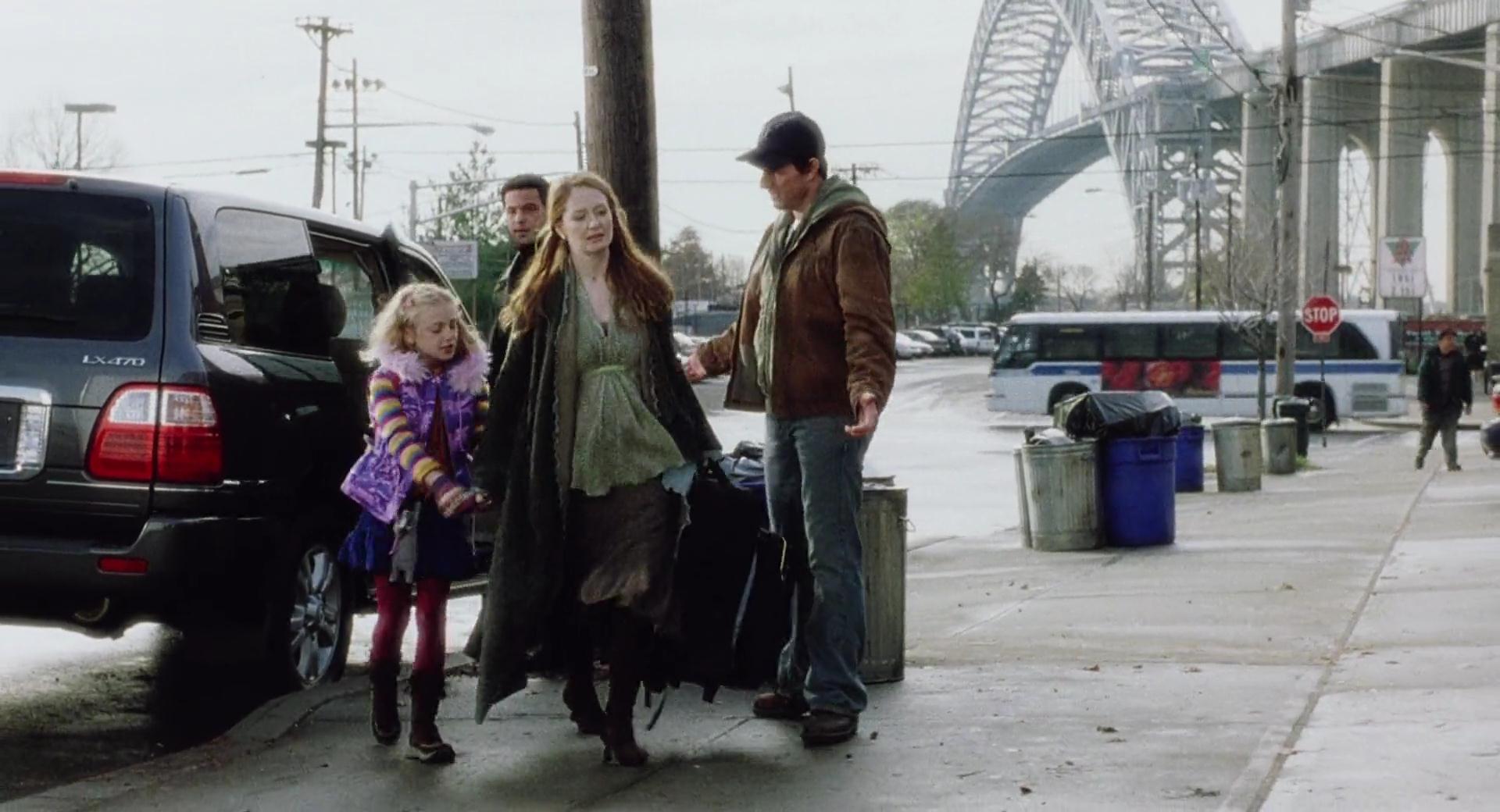 lovely-dakota-war-worlds-screen-capture-015.jpg