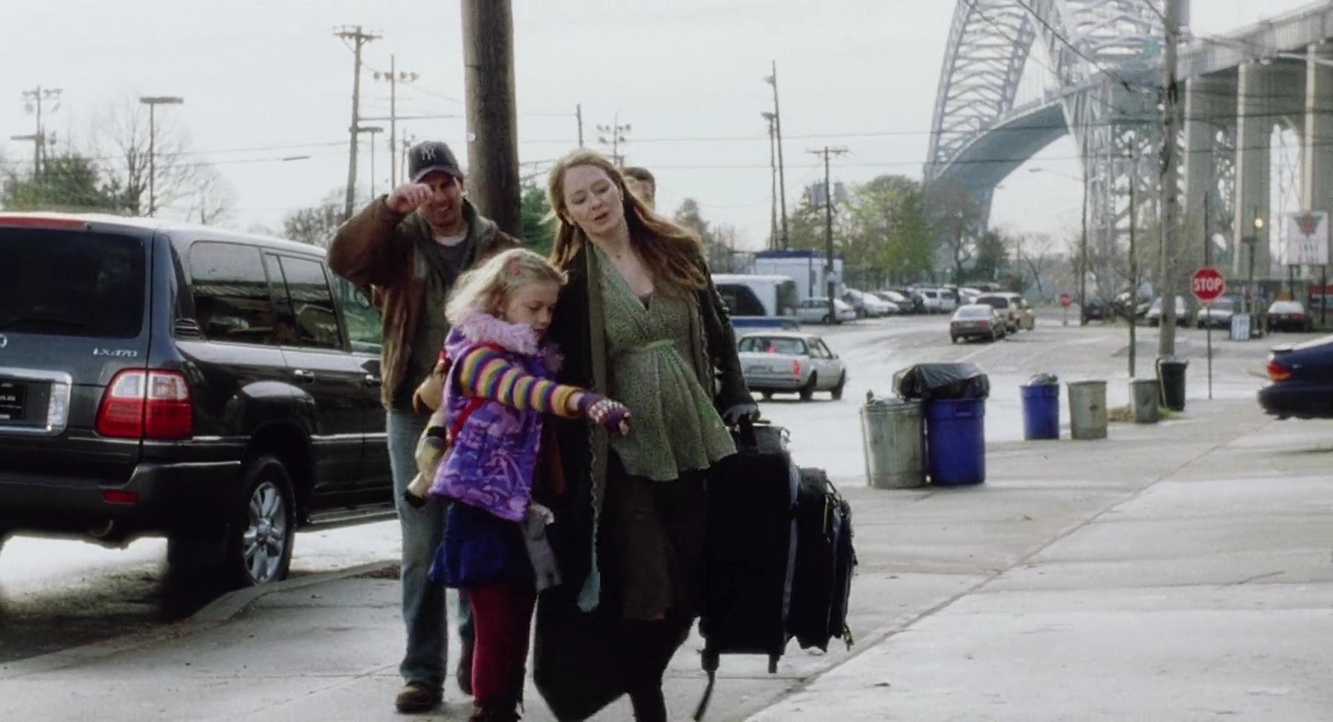 lovely-dakota-war-worlds-screen-capture-017.jpg