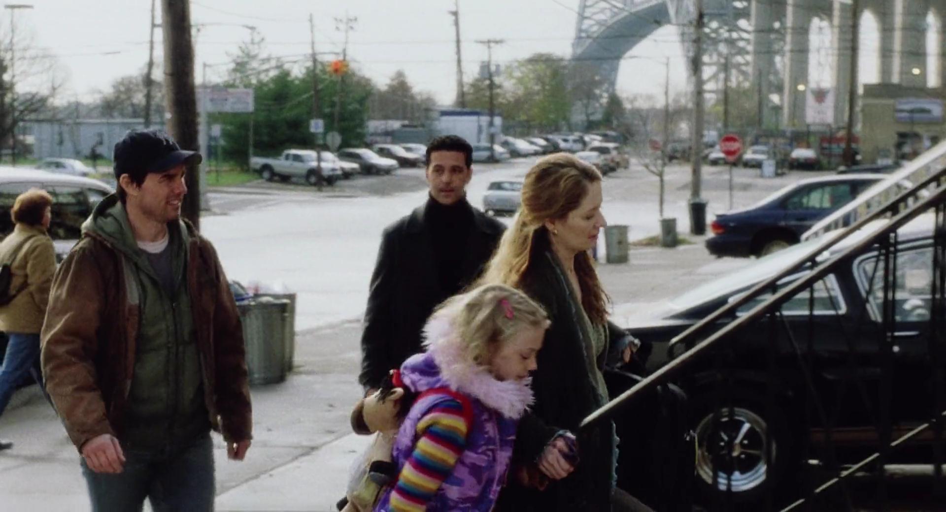lovely-dakota-war-worlds-screen-capture-020.jpg