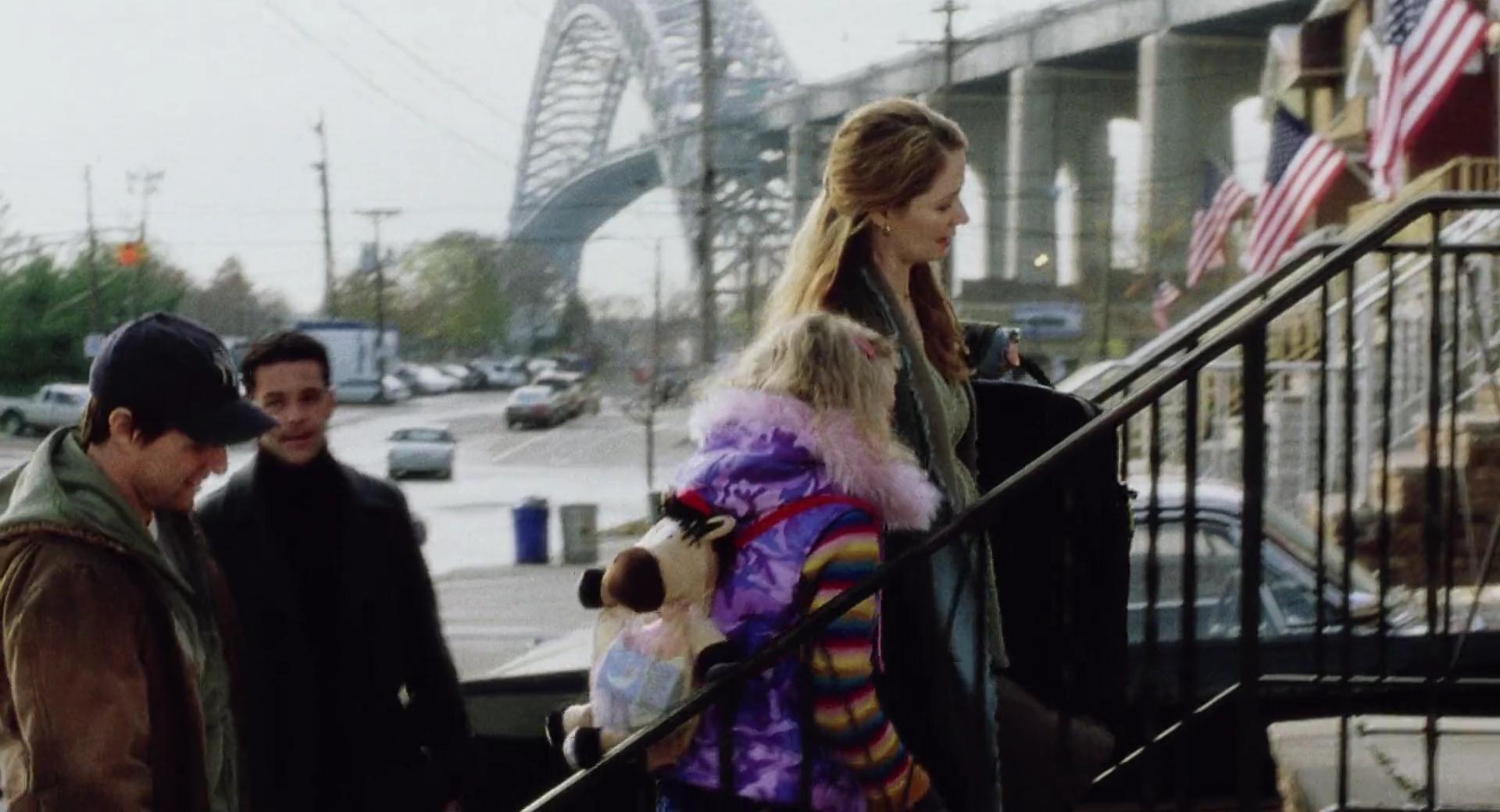lovely-dakota-war-worlds-screen-capture-021.jpg