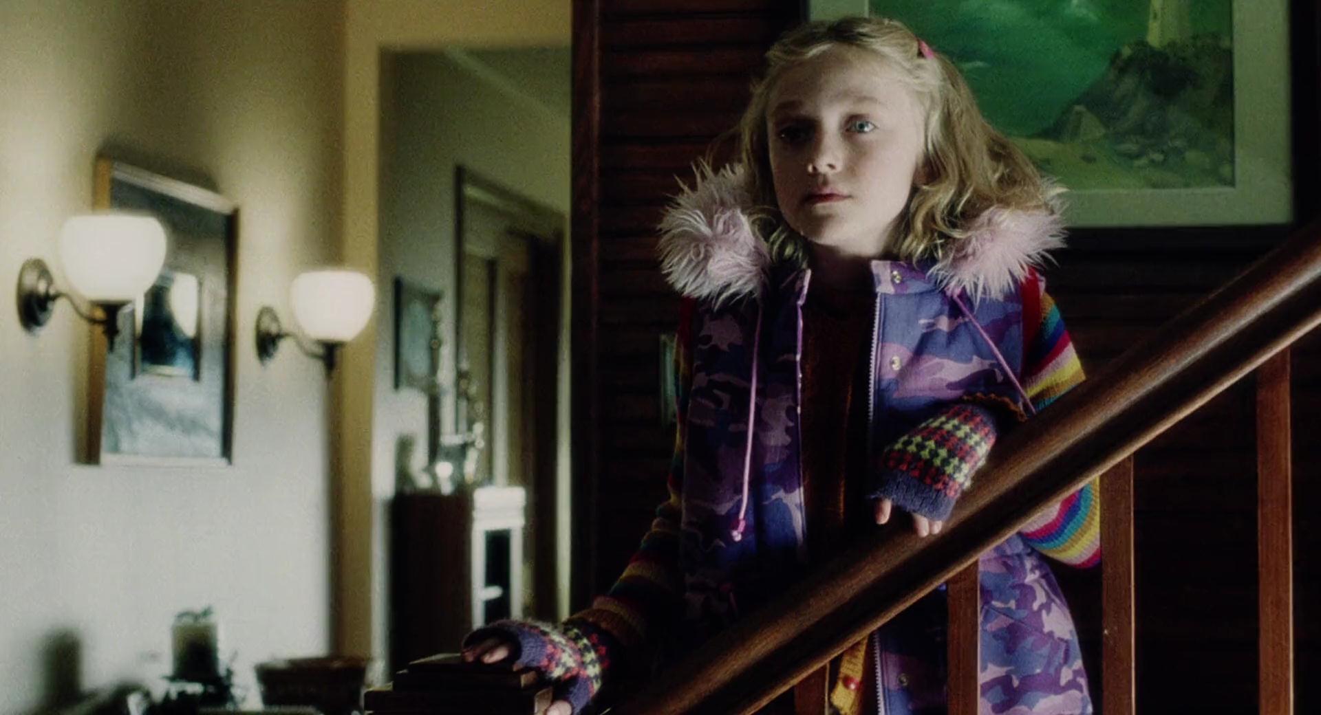 lovely-dakota-war-worlds-screen-capture-025.jpg
