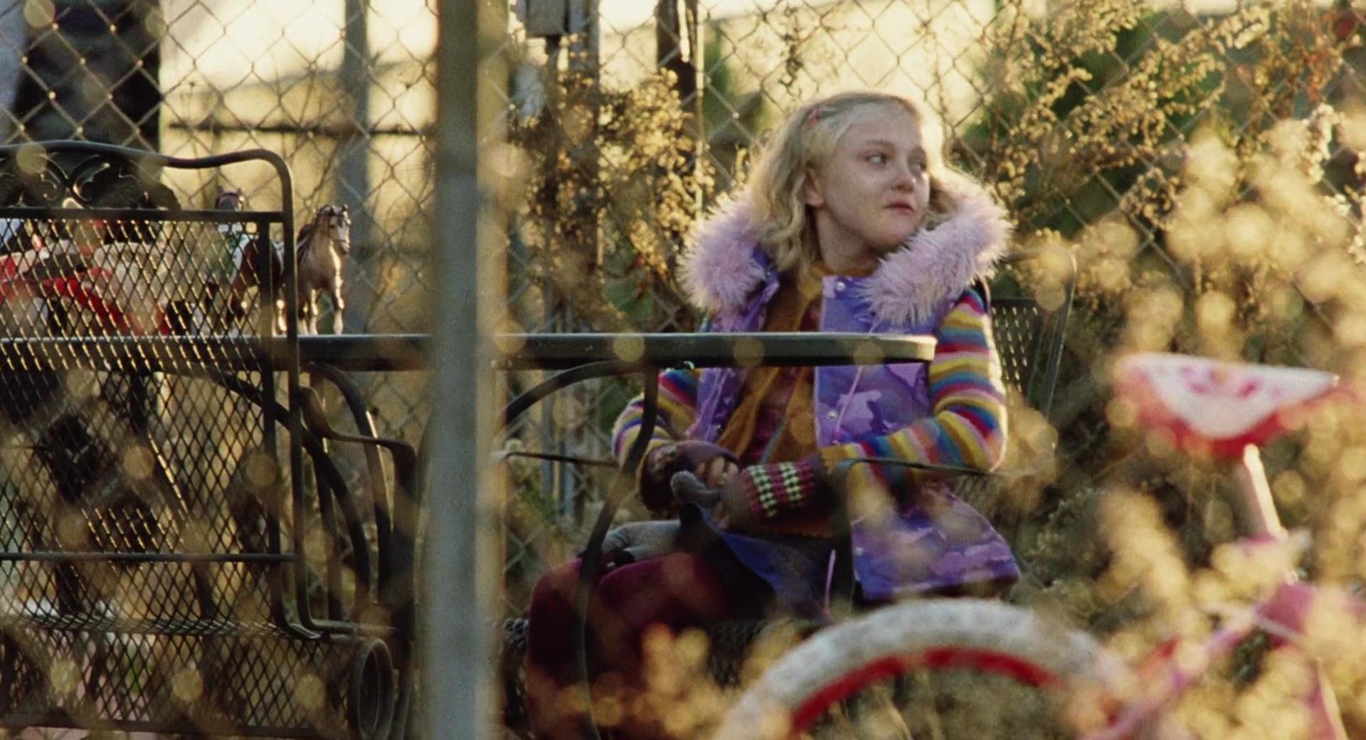 lovely-dakota-war-worlds-screen-capture-039.jpg
