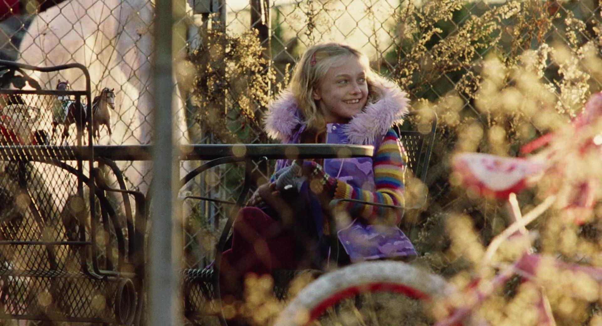 lovely-dakota-war-worlds-screen-capture-040.jpg