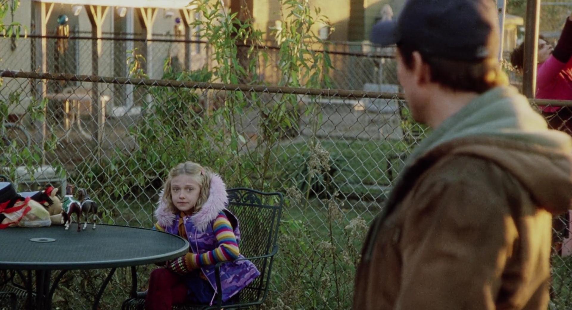 lovely-dakota-war-worlds-screen-capture-043.jpg