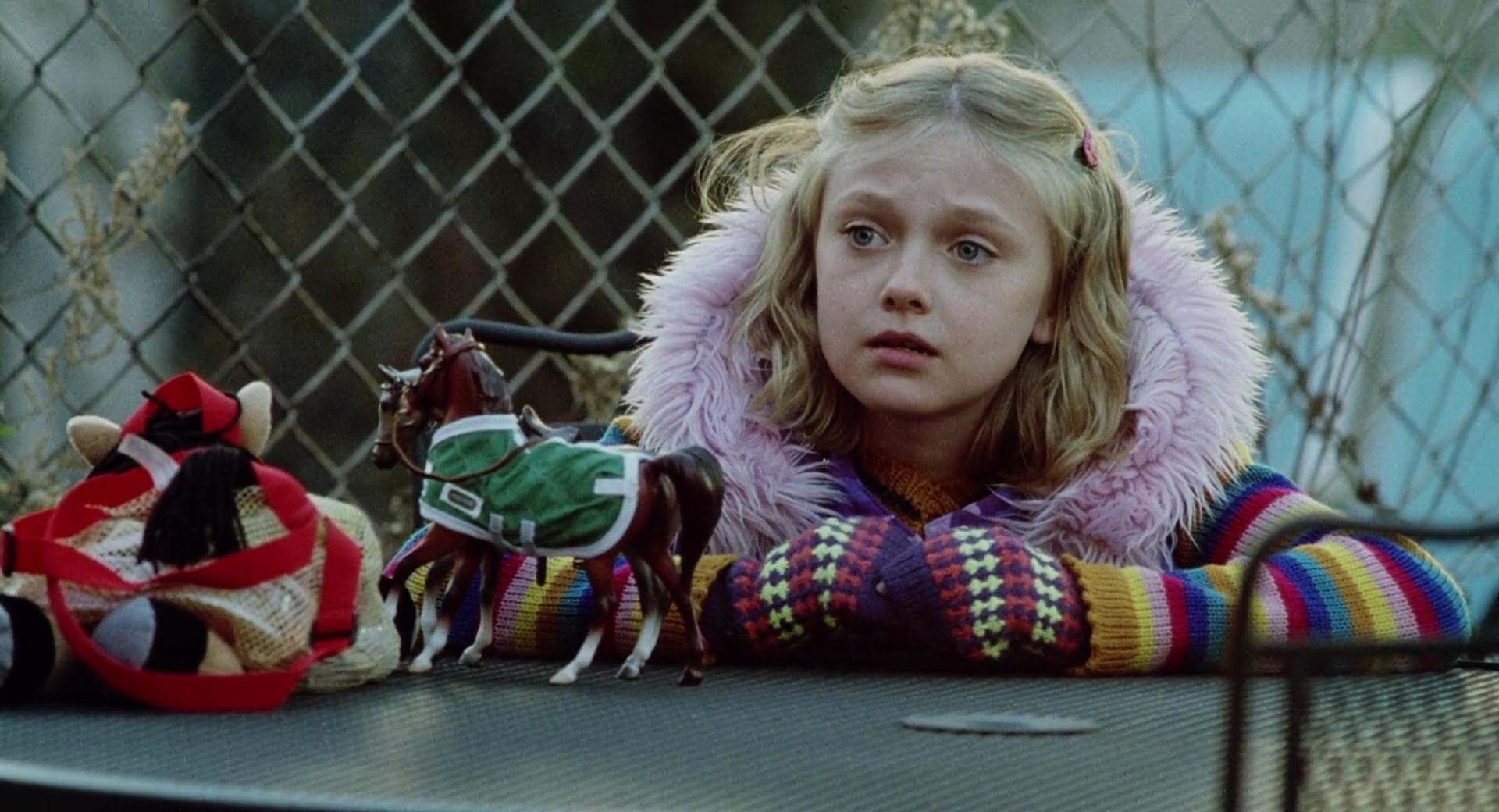lovely-dakota-war-worlds-screen-capture-045.jpg
