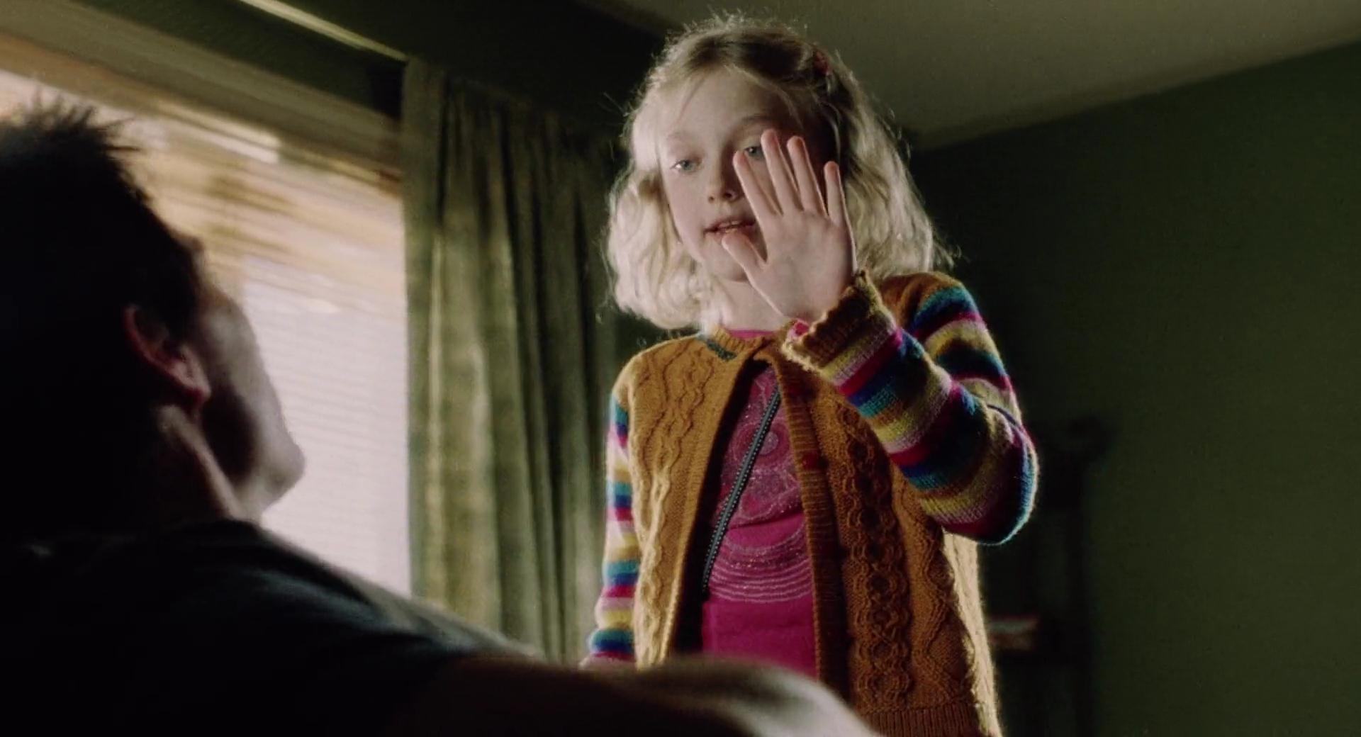 lovely-dakota-war-worlds-screen-capture-057.jpg
