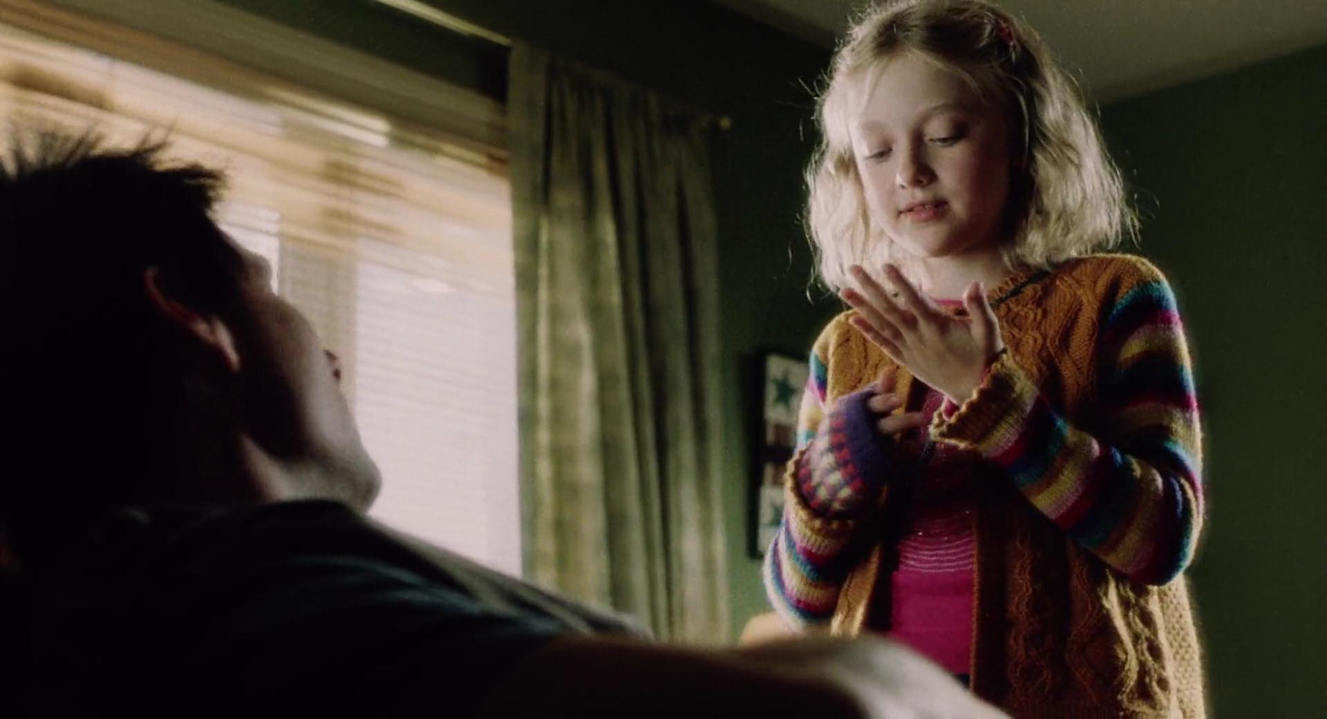 lovely-dakota-war-worlds-screen-capture-058.jpg