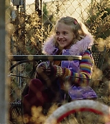 lovely-dakota-war-worlds-screen-capture-041.jpg