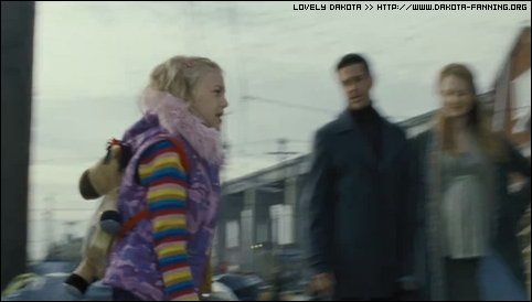 lovely-dakota-war-worlds-teaser-01.jpg