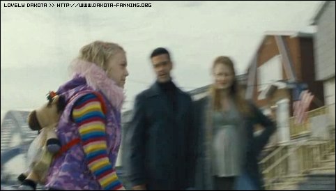 lovely-dakota-war-worlds-teaser-02.jpg