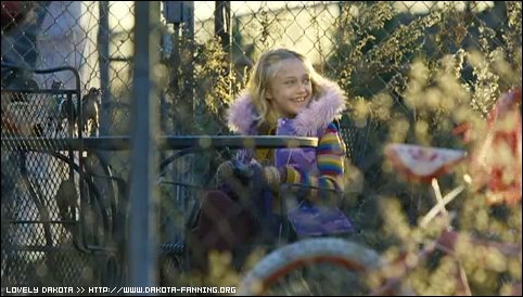 lovely-dakota-war-worlds-teaser-09.jpg