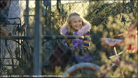 lovely-dakota-war-worlds-teaser-10.jpg
