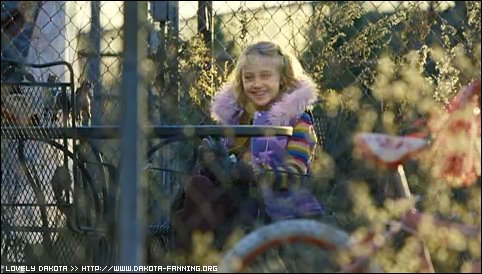 lovely-dakota-war-worlds-teaser-11.jpg