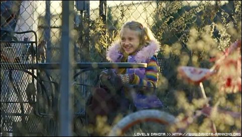 lovely-dakota-war-worlds-teaser-13.jpg