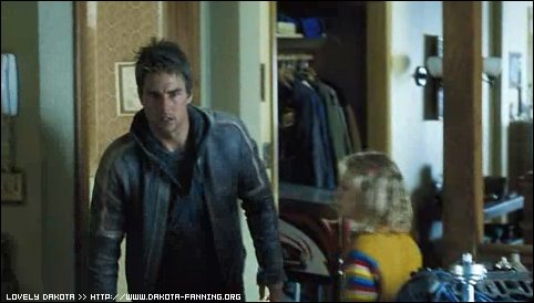 lovely-dakota-war-worlds-teaser-27.jpg