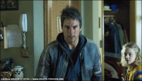 lovely-dakota-war-worlds-teaser-28.jpg