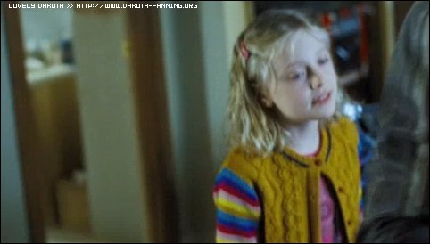 lovely-dakota-war-worlds-teaser-30.jpg