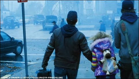 lovely-dakota-war-worlds-teaser-33.jpg