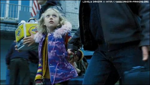 lovely-dakota-war-worlds-teaser-35.jpg