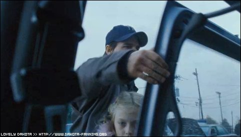 lovely-dakota-war-worlds-teaser-37.jpg