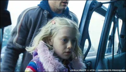 lovely-dakota-war-worlds-teaser-38.jpg