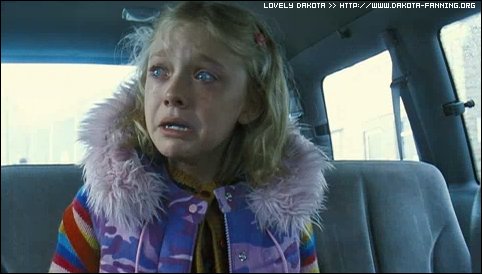 lovely-dakota-war-worlds-teaser-40.jpg