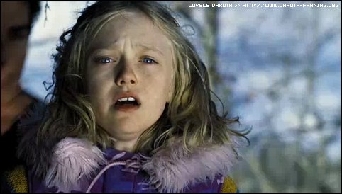 lovely-dakota-war-worlds-teaser-46.jpg