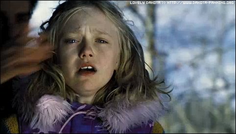 lovely-dakota-war-worlds-teaser-47.jpg