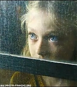 lovely-dakota-war-worlds-teaser-22.jpg