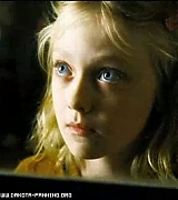 lovely-dakota-war-worlds-teaser-25.jpg