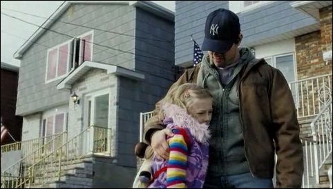 lovely-dakota-war-worlds-theatrical-trailer-02.jpg