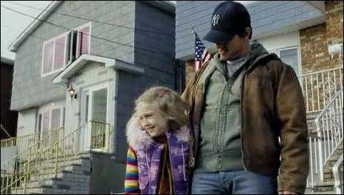 lovely-dakota-war-worlds-theatrical-trailer-05.jpg