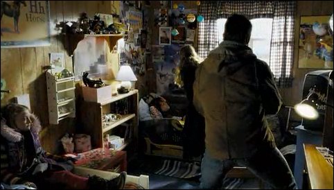 lovely-dakota-war-worlds-theatrical-trailer-07.jpg